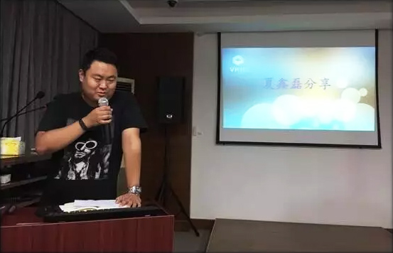 装睡被陌生人摸出水好爽