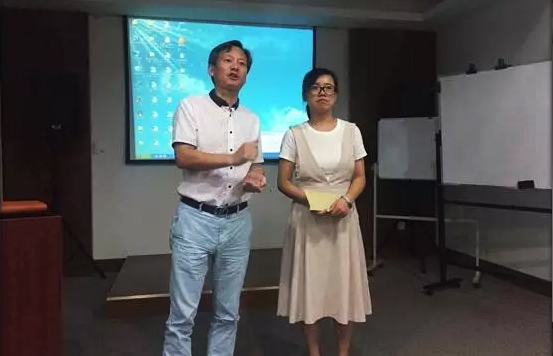 装睡被陌生人摸出水好爽