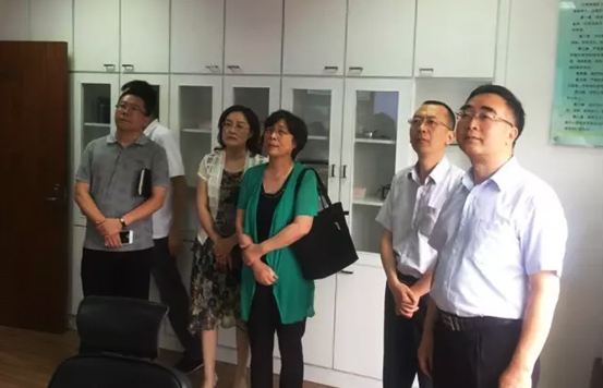 装睡被陌生人摸出水好爽