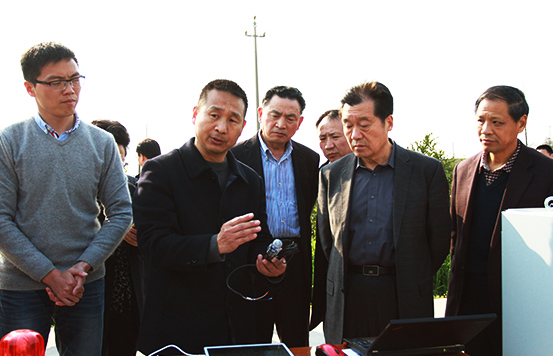 装睡被陌生人摸出水好爽