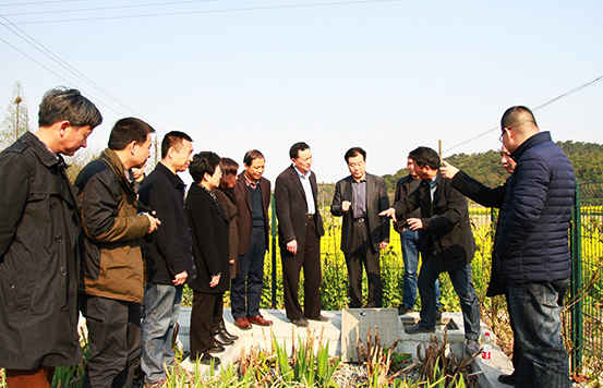 装睡被陌生人摸出水好爽