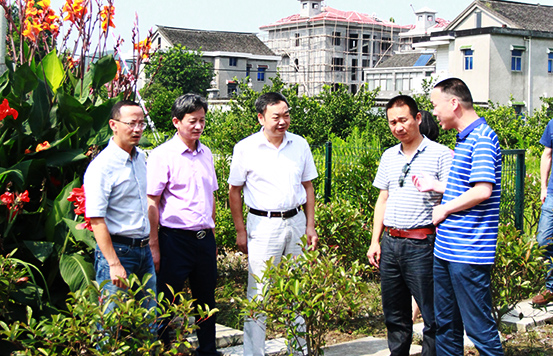 装睡被陌生人摸出水好爽