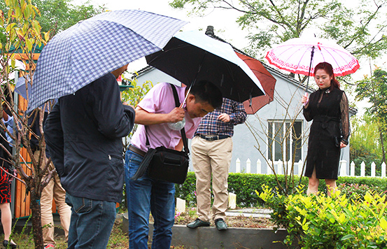装睡被陌生人摸出水好爽