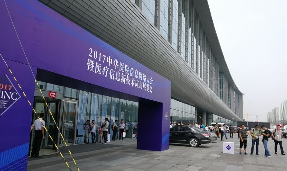 装睡被陌生人摸出水好爽