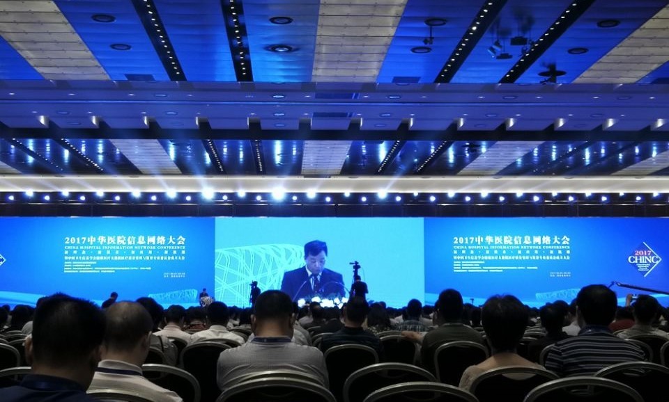 装睡被陌生人摸出水好爽