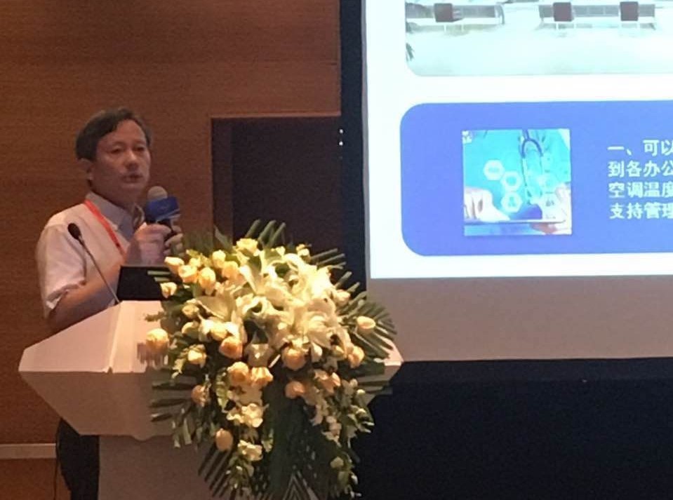 装睡被陌生人摸出水好爽