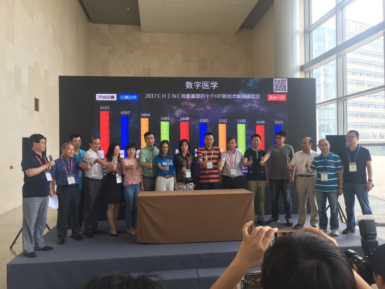 装睡被陌生人摸出水好爽