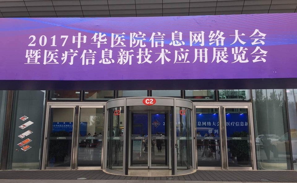 装睡被陌生人摸出水好爽