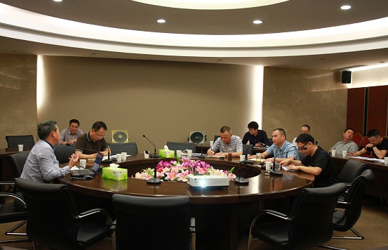 装睡被陌生人摸出水好爽