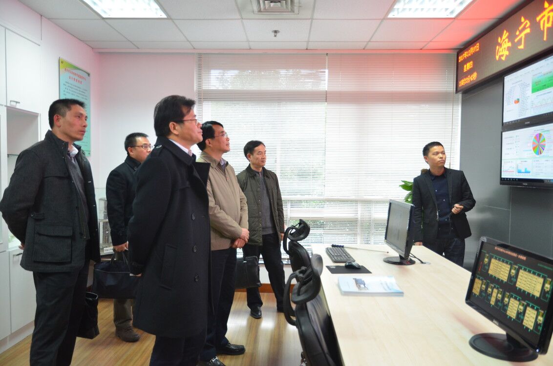 装睡被陌生人摸出水好爽