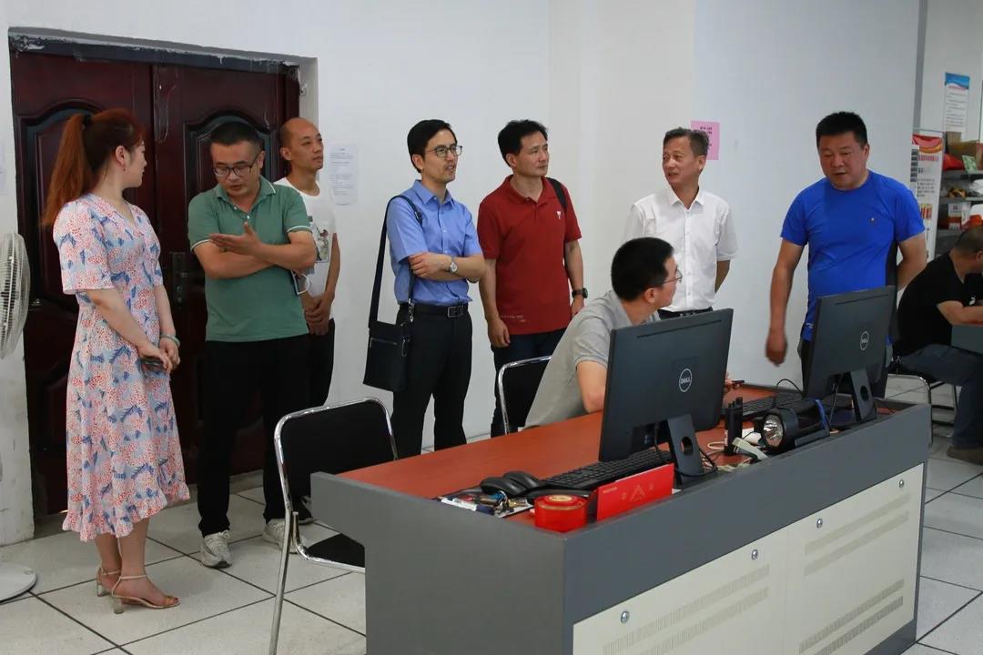 装睡被陌生人摸出水好爽