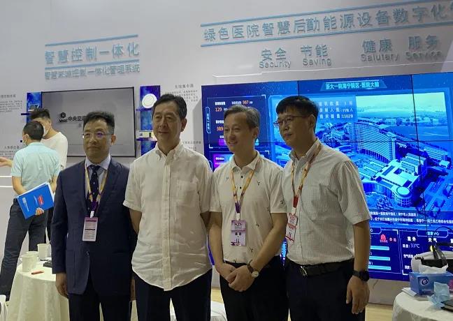 装睡被陌生人摸出水好爽