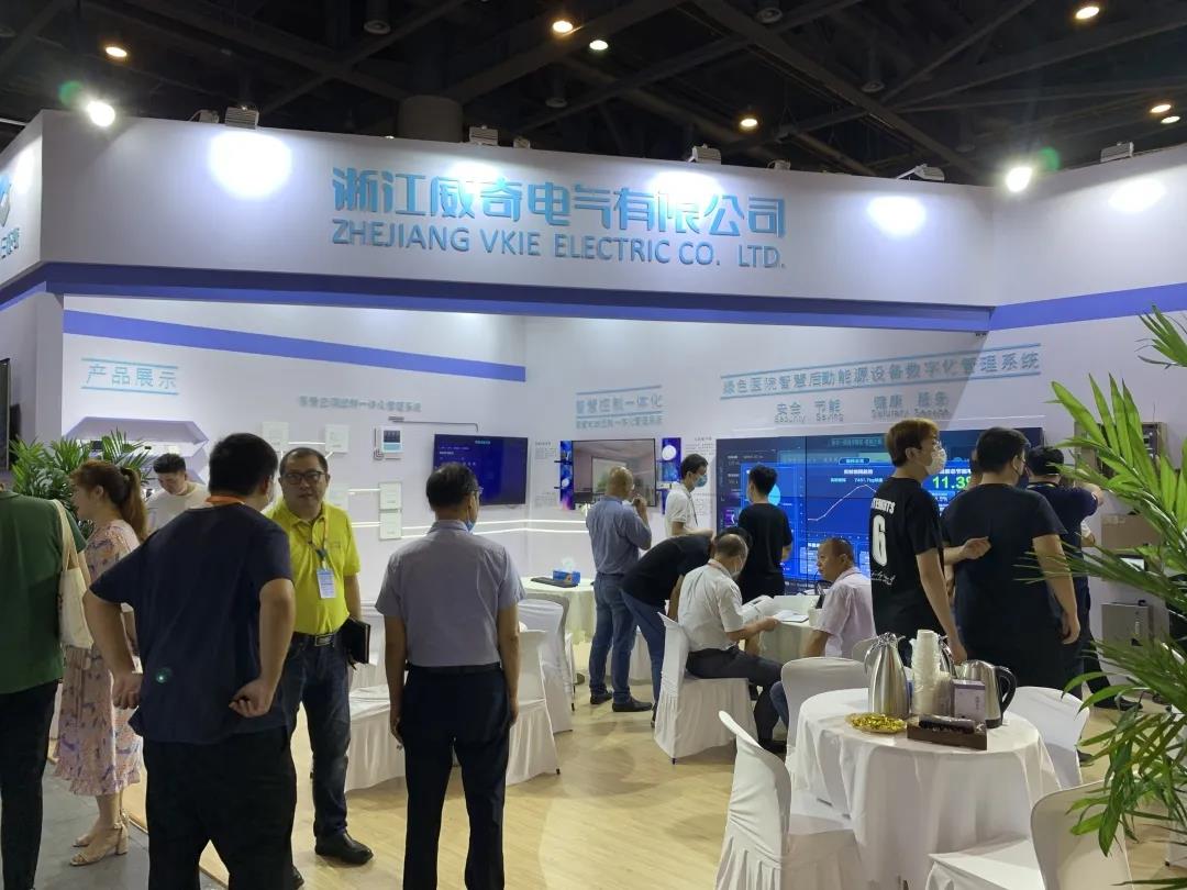 装睡被陌生人摸出水好爽