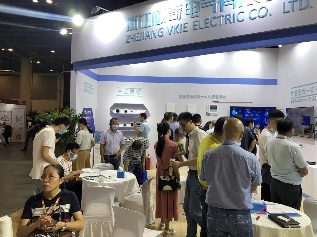 装睡被陌生人摸出水好爽