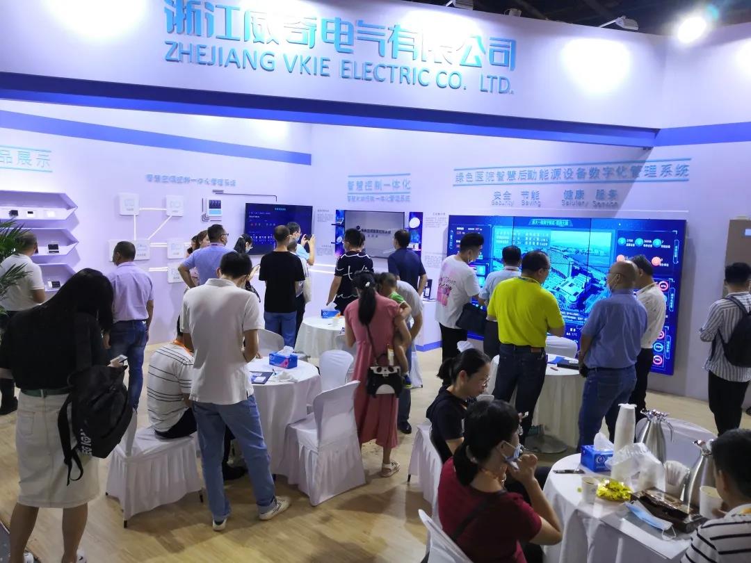 装睡被陌生人摸出水好爽