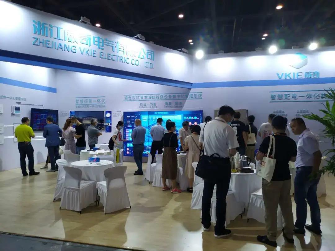 装睡被陌生人摸出水好爽