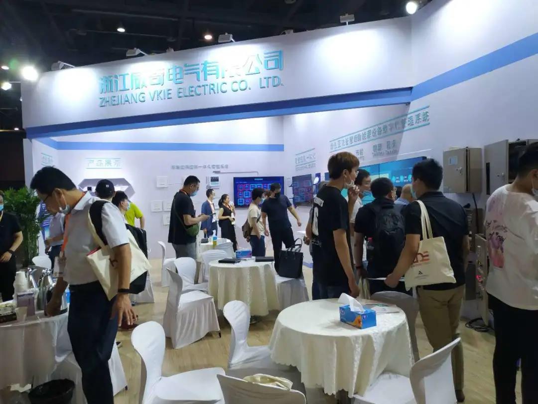 装睡被陌生人摸出水好爽