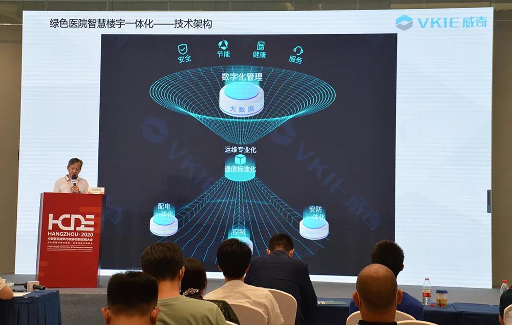 装睡被陌生人摸出水好爽