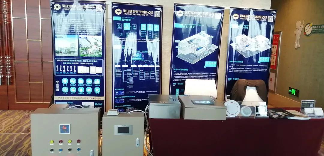 装睡被陌生人摸出水好爽