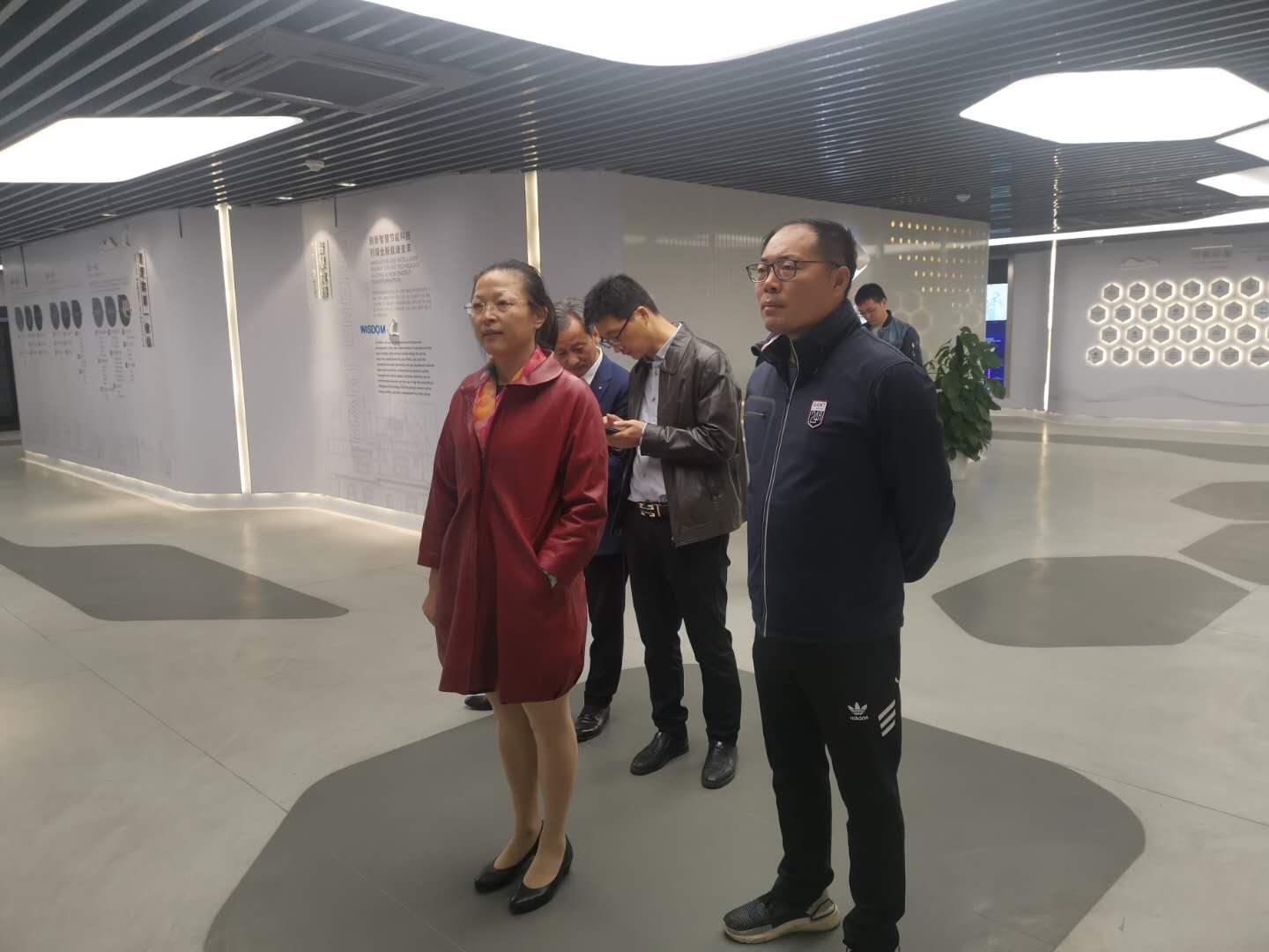 装睡被陌生人摸出水好爽