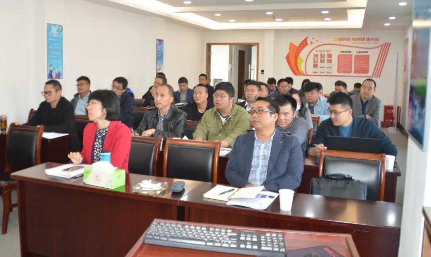 装睡被陌生人摸出水好爽