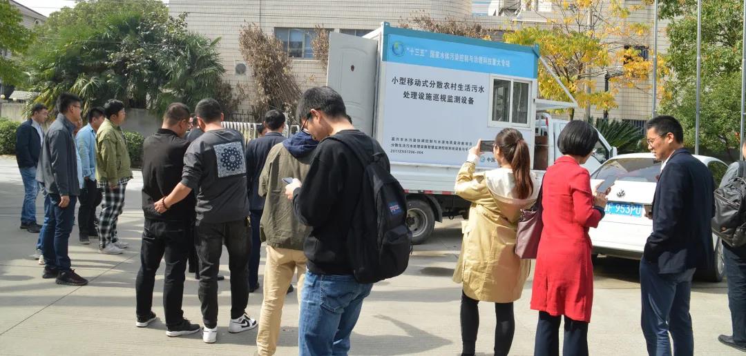 装睡被陌生人摸出水好爽