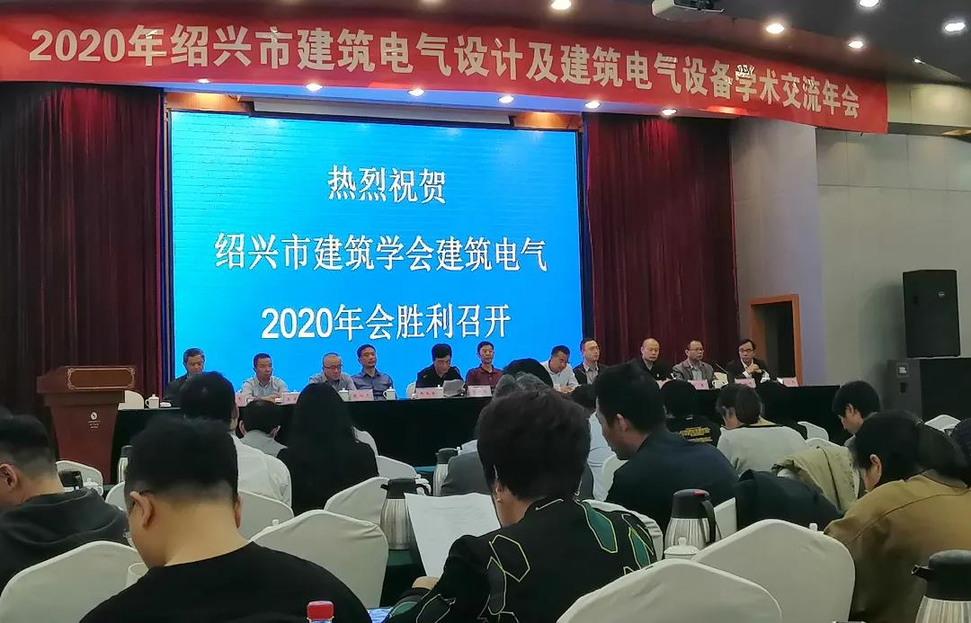 装睡被陌生人摸出水好爽