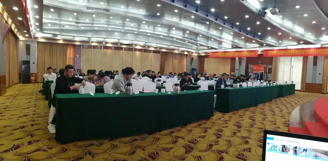 装睡被陌生人摸出水好爽