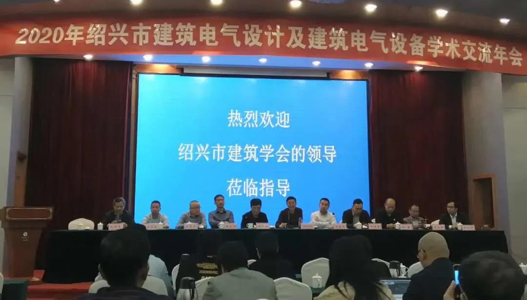 装睡被陌生人摸出水好爽