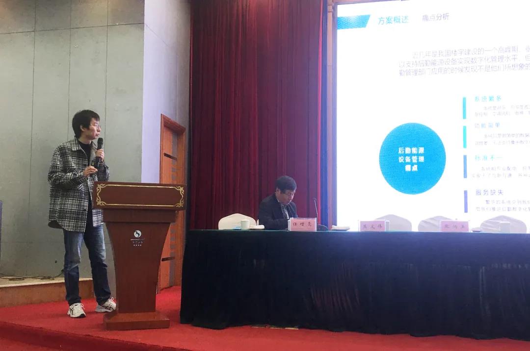 装睡被陌生人摸出水好爽