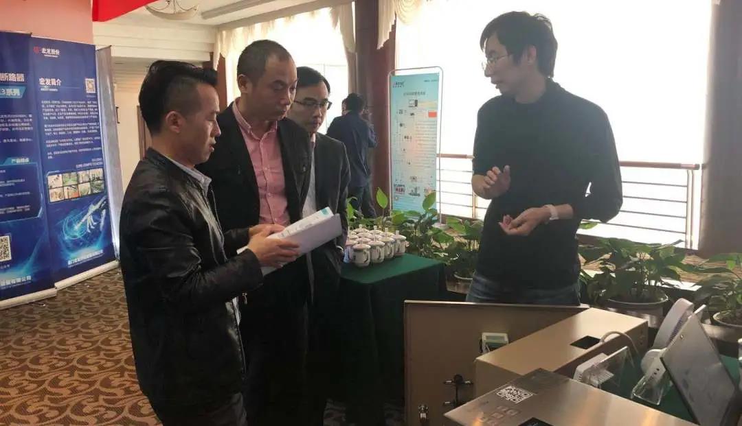 装睡被陌生人摸出水好爽