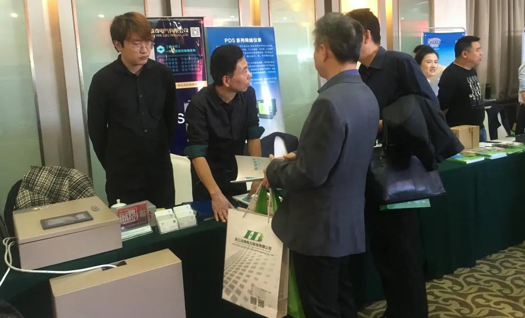 装睡被陌生人摸出水好爽