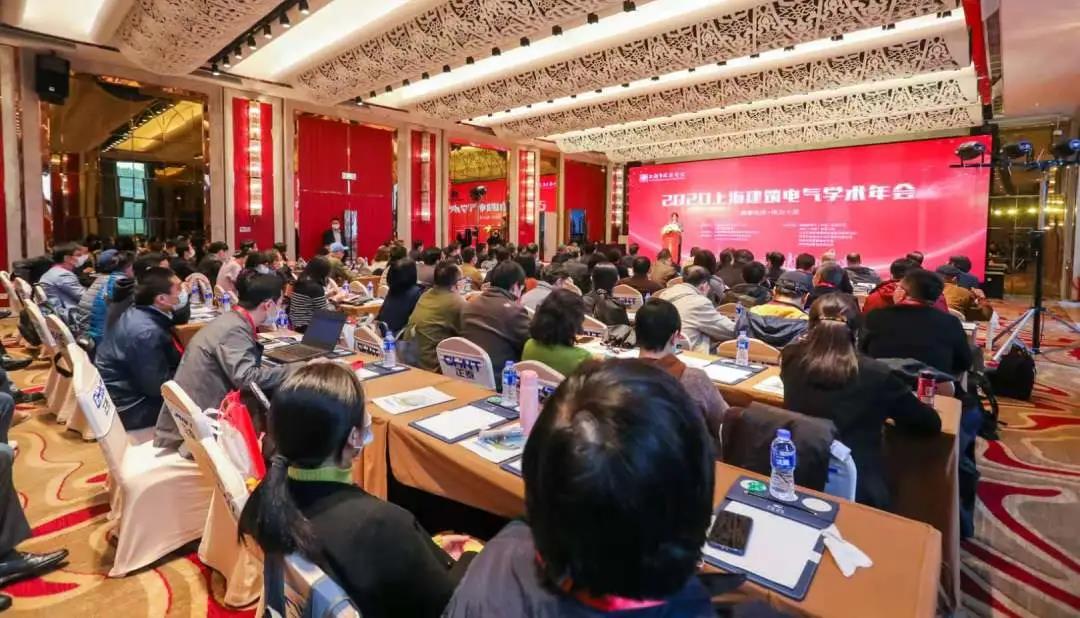 装睡被陌生人摸出水好爽