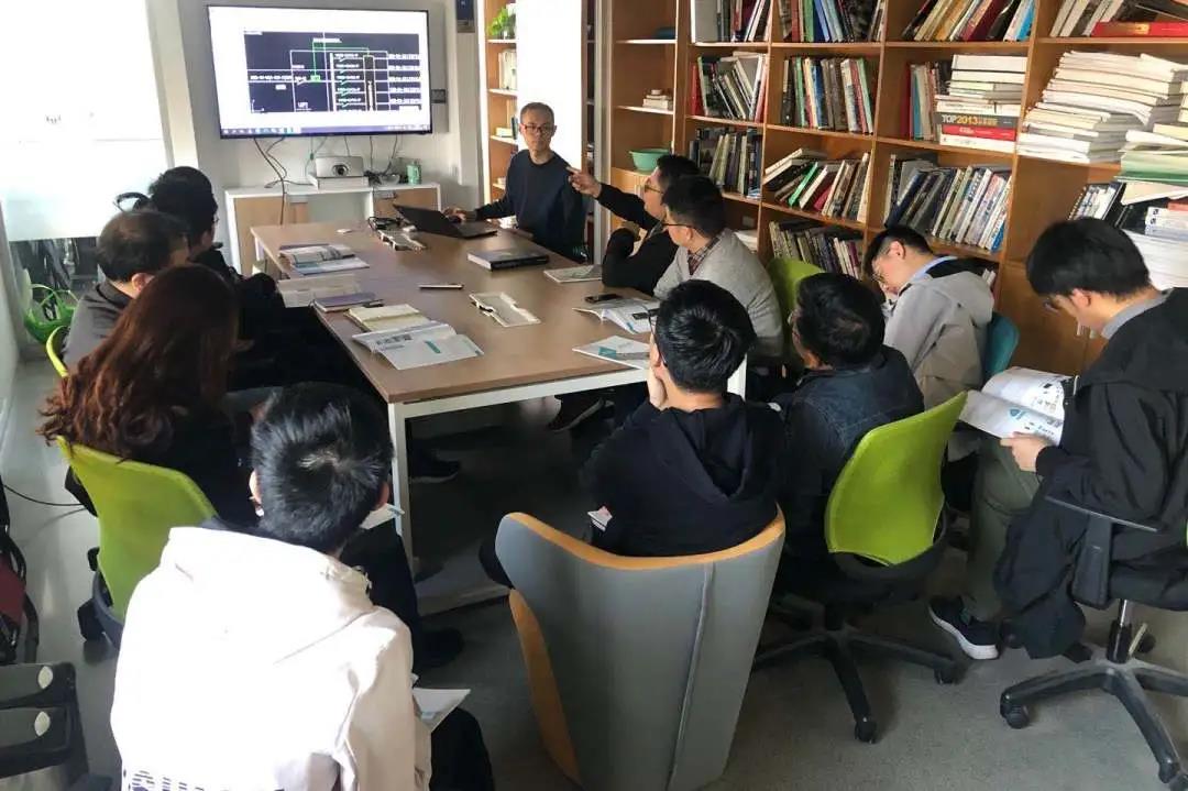 装睡被陌生人摸出水好爽