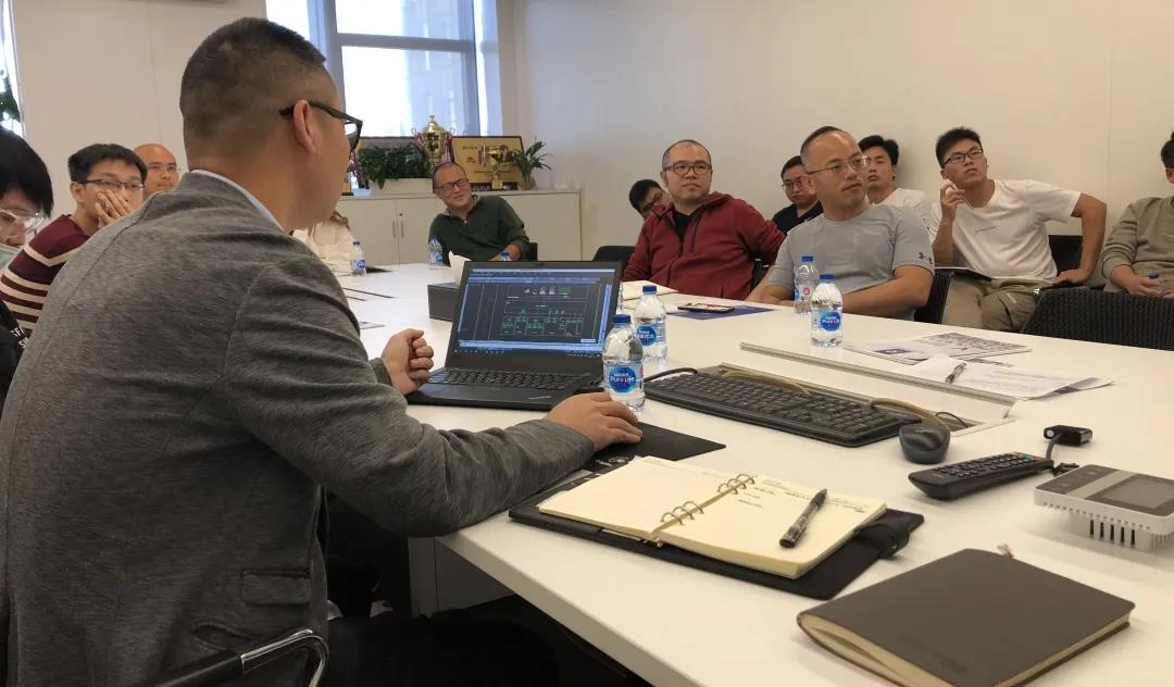 装睡被陌生人摸出水好爽