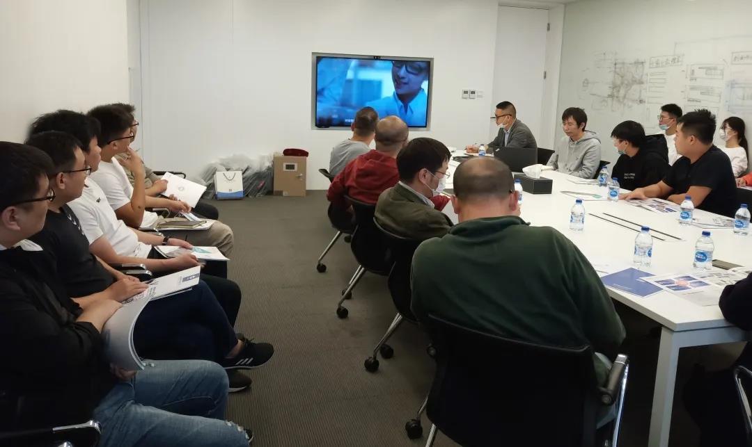 装睡被陌生人摸出水好爽