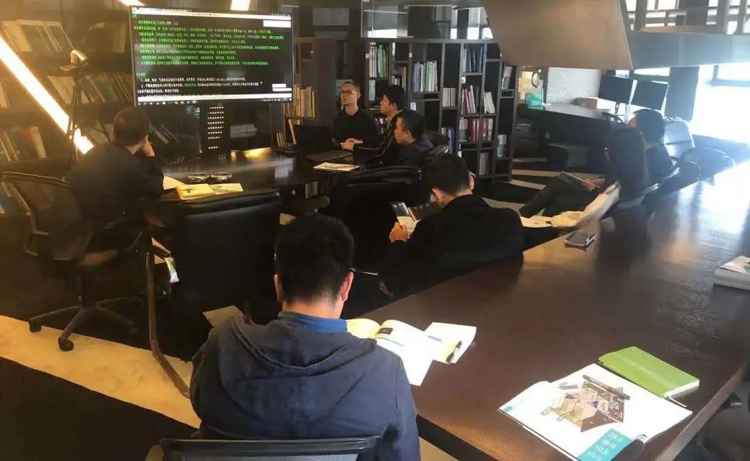 装睡被陌生人摸出水好爽