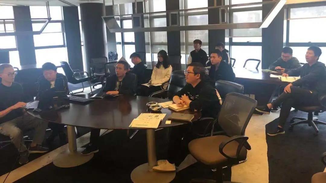 装睡被陌生人摸出水好爽