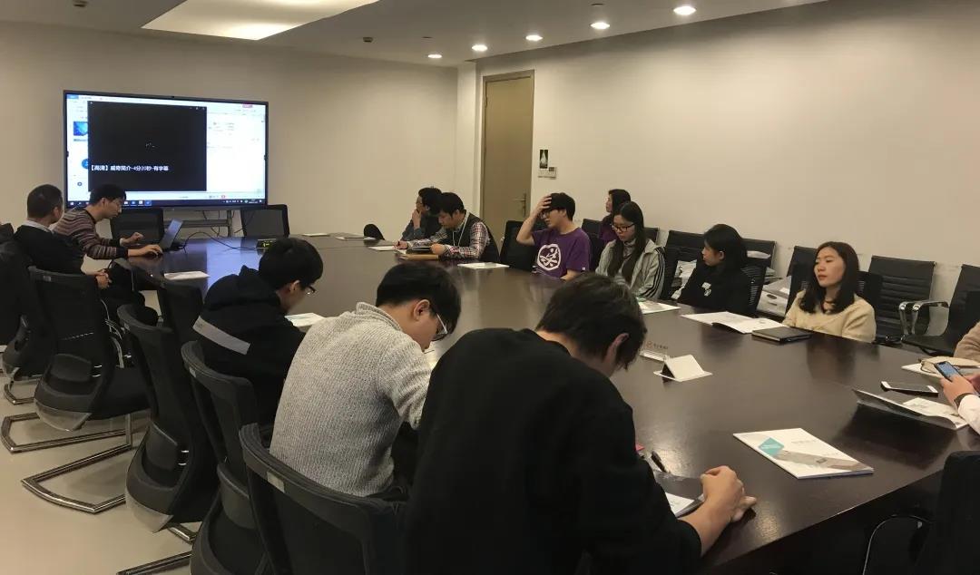 装睡被陌生人摸出水好爽