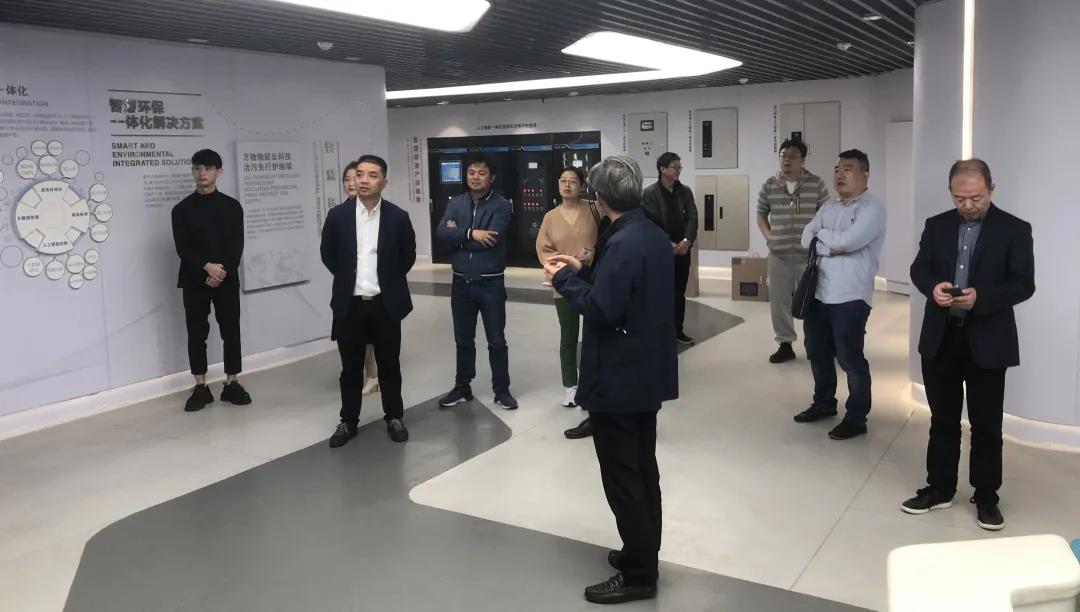 装睡被陌生人摸出水好爽