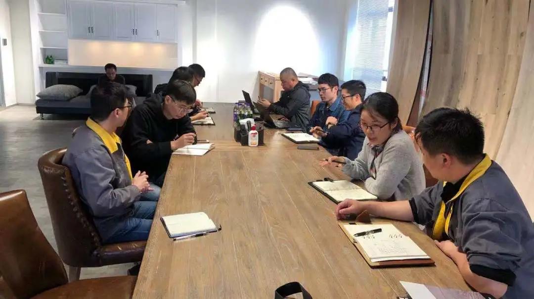 装睡被陌生人摸出水好爽