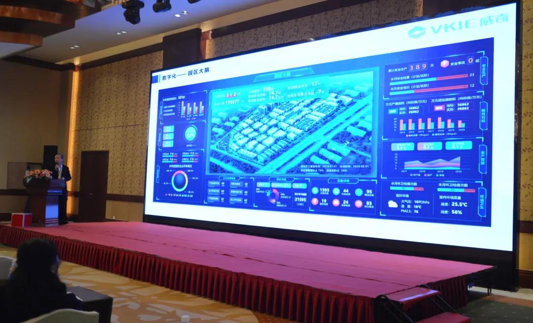 装睡被陌生人摸出水好爽