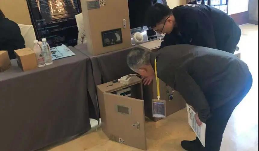 装睡被陌生人摸出水好爽