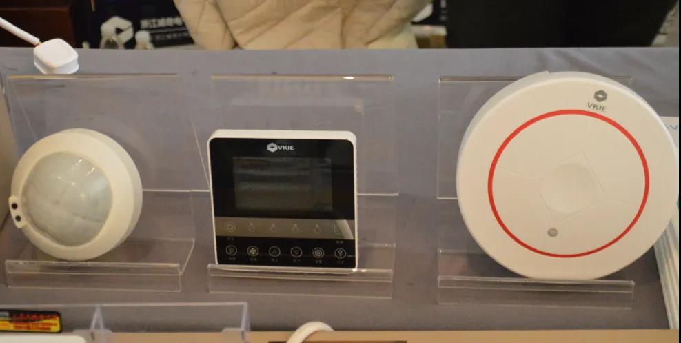 装睡被陌生人摸出水好爽