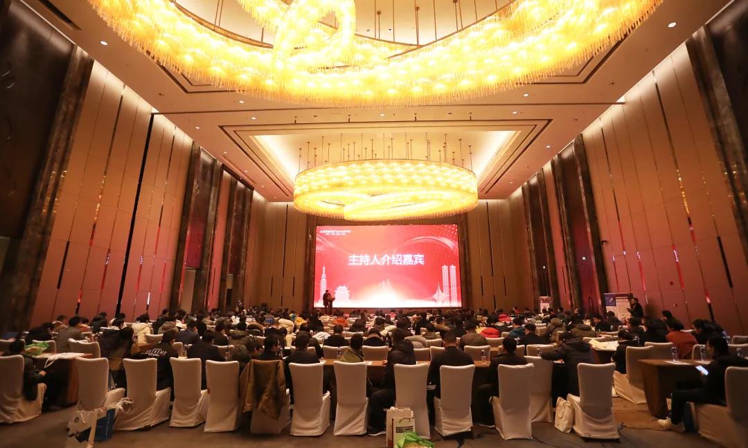 装睡被陌生人摸出水好爽