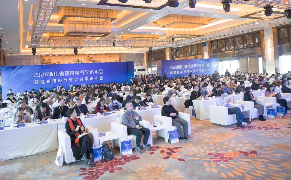 装睡被陌生人摸出水好爽