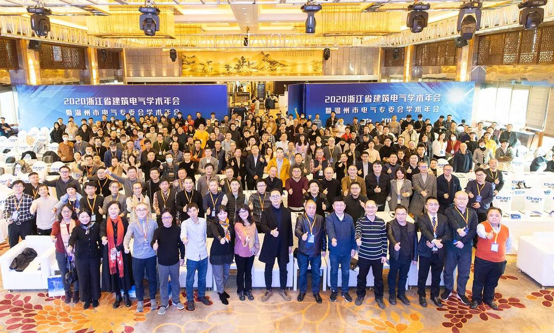 装睡被陌生人摸出水好爽