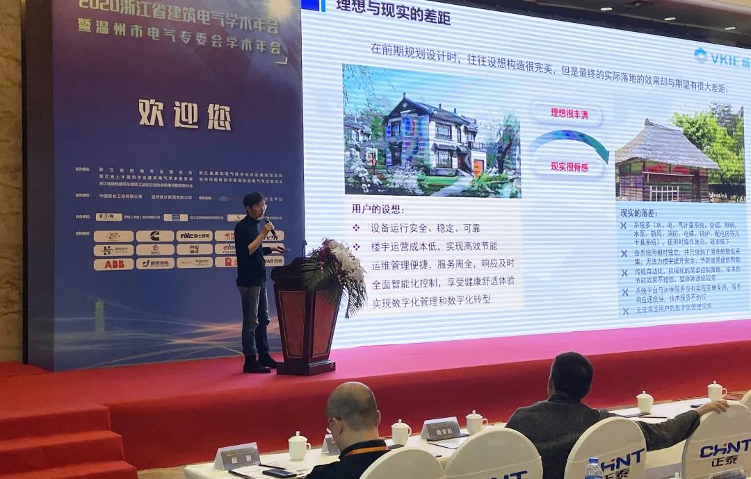 装睡被陌生人摸出水好爽