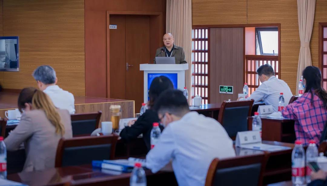 装睡被陌生人摸出水好爽