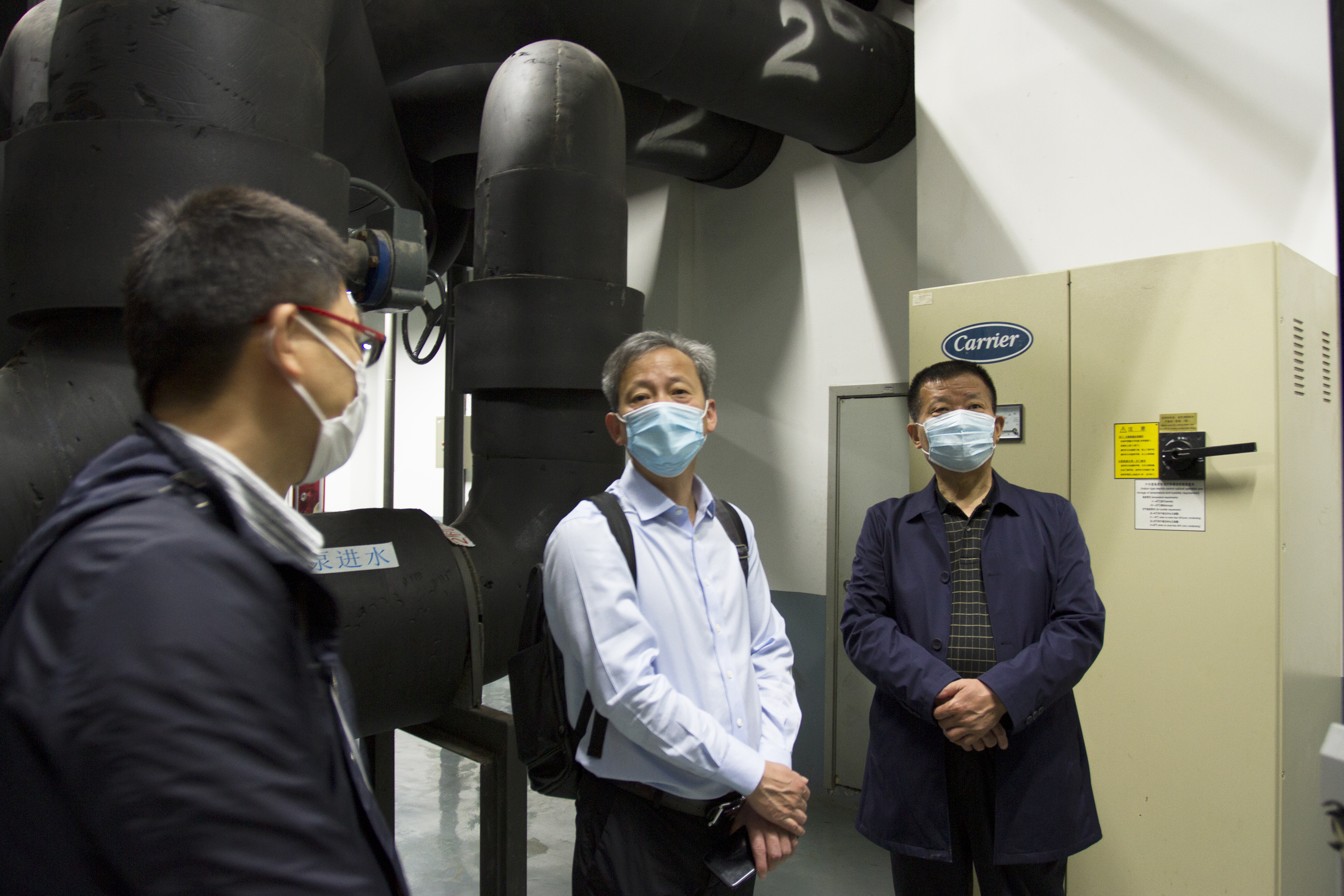 装睡被陌生人摸出水好爽